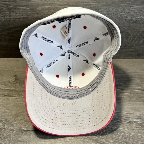 Red & White “B” Hat Flex Fit - Picture 5 of 5